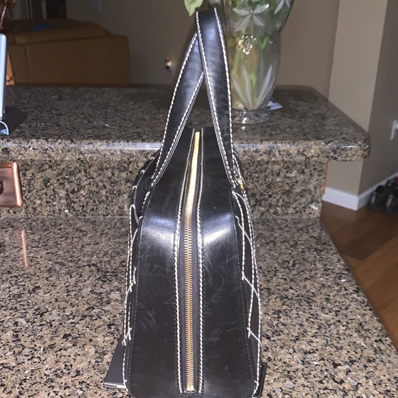 CHANEL - Picture 5 of 11